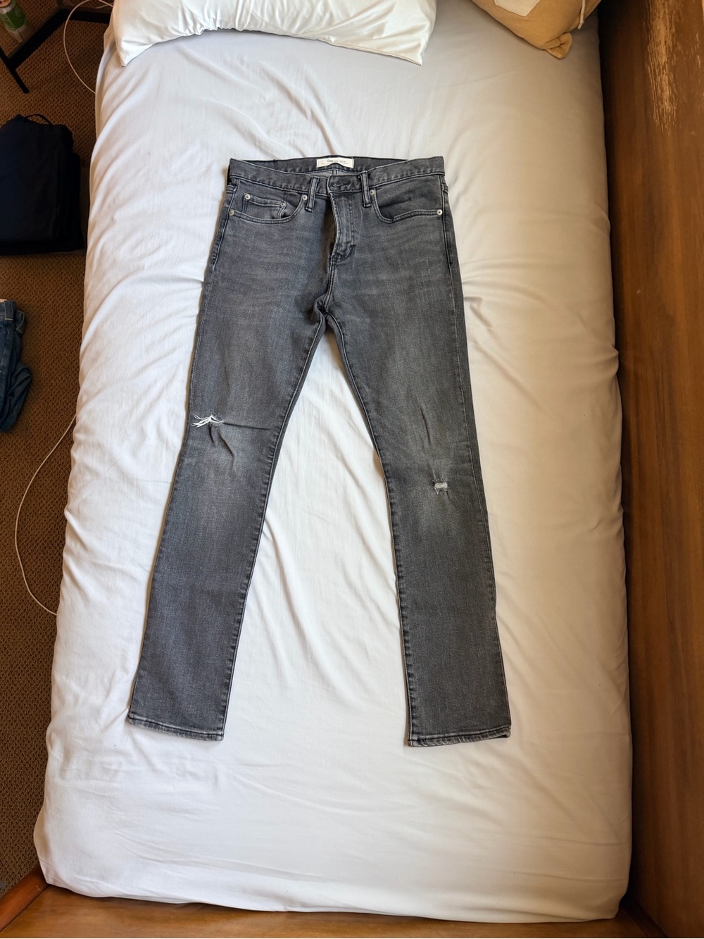 GAP Men's Skinny Gray Distressed Jeans